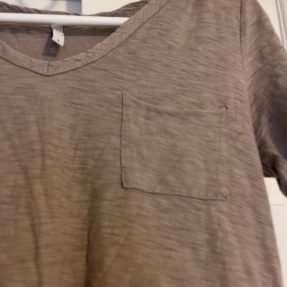 Tan V neck T shirt - Picture 2 of 3